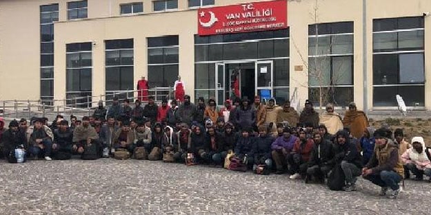 Başkale'de 72 kaçak göçmen yakalandı