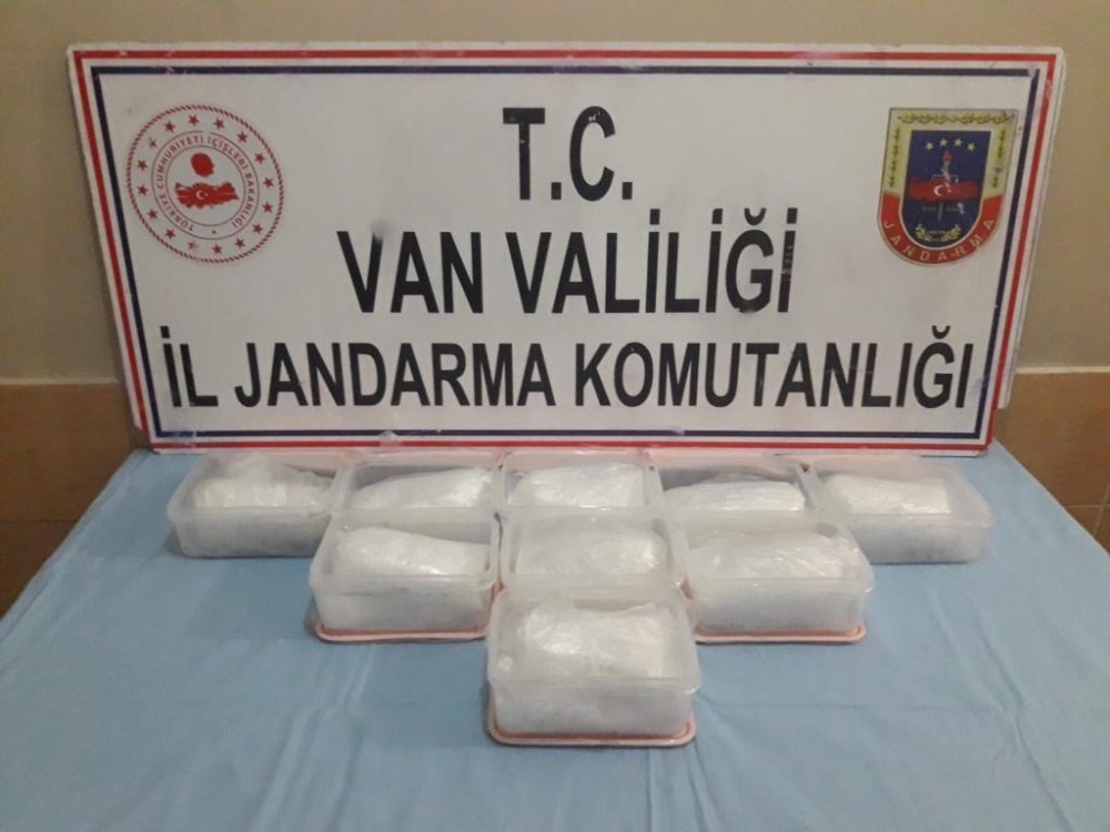 Başkale’de 9 kilogram metamfetamin ele geçirildi 