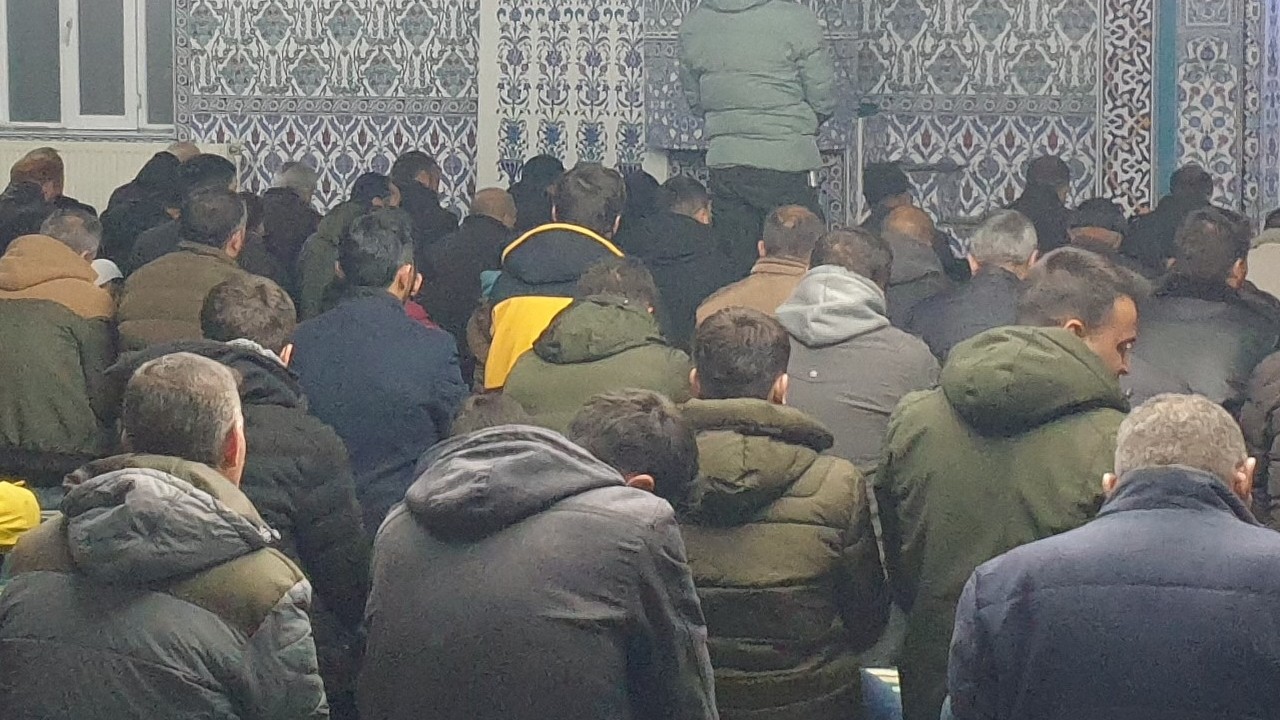 Başkale’de Berat Kandili coşkusu