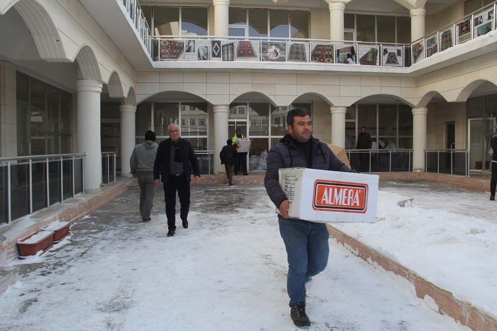Başkale’den Elazığ’a yardım 