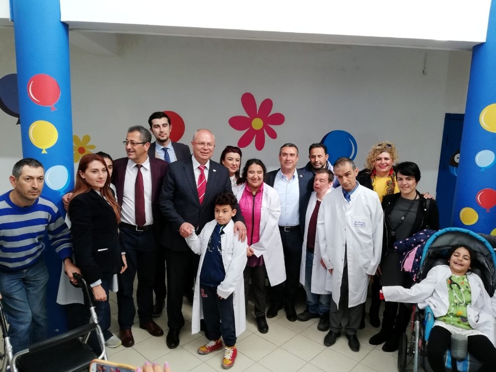 Başkan adayı Dr. Ateş, Tıp Bayramında meslektaşlarını yalnız bırakmadı 