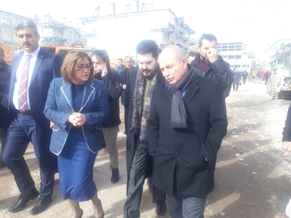 Başkan Akgün, deprem bölgesinde incelemelerde bulundu 