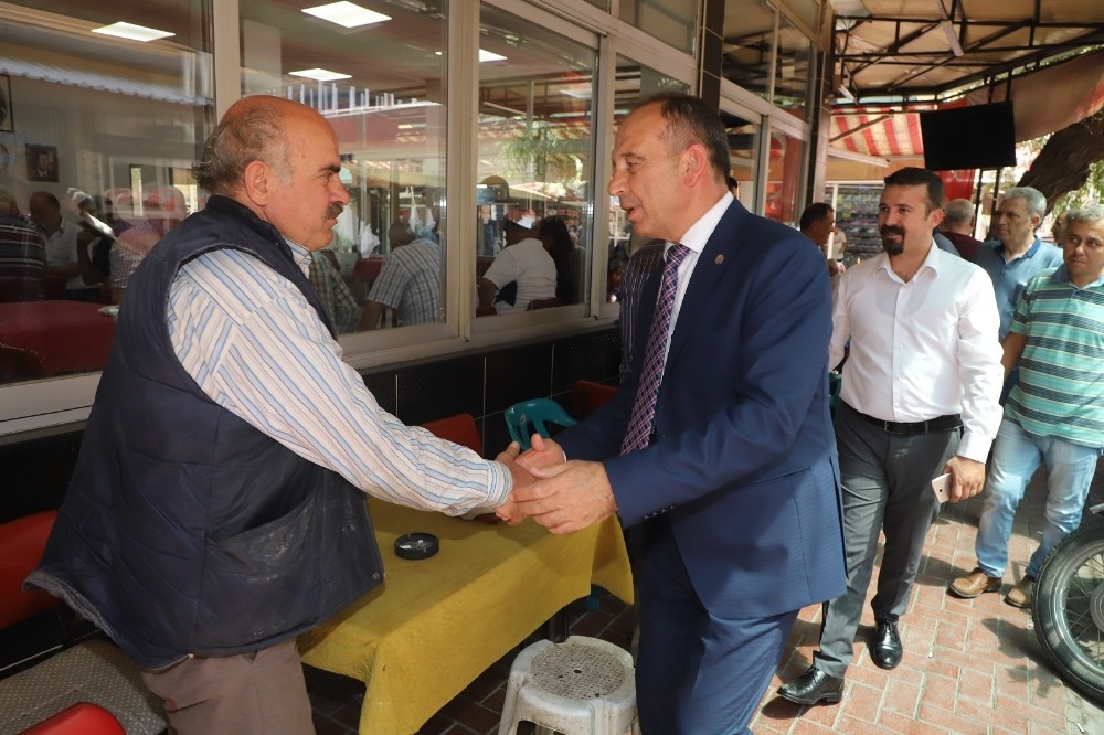 Başkan Akın esnafla bayramlaştı 