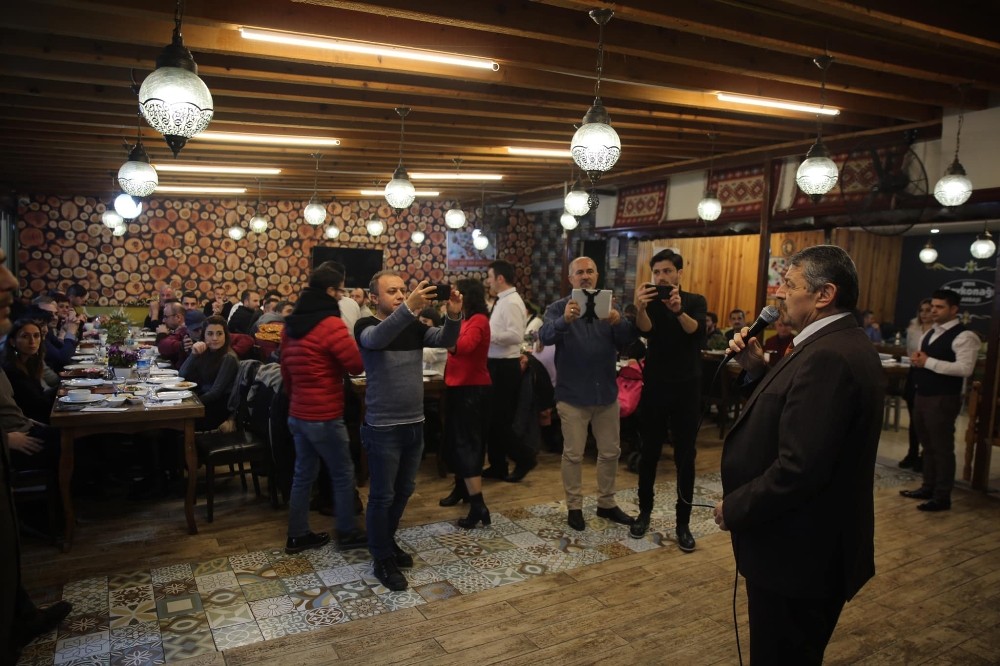 Başkan Akın gazetecilerle buluştu 