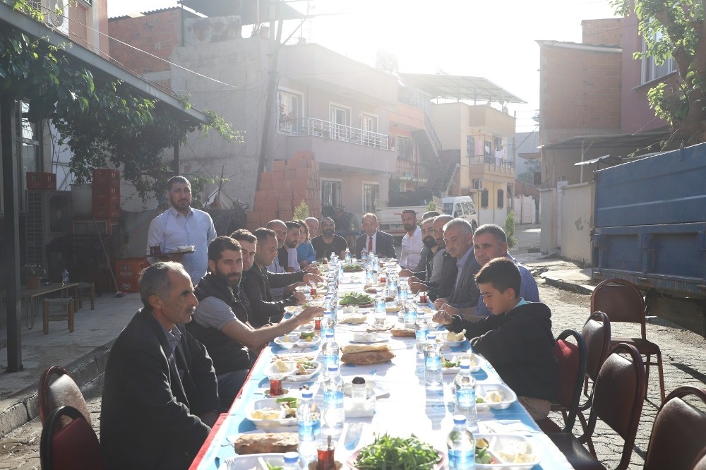 Başkan Akın genç sporcularla buluştu 