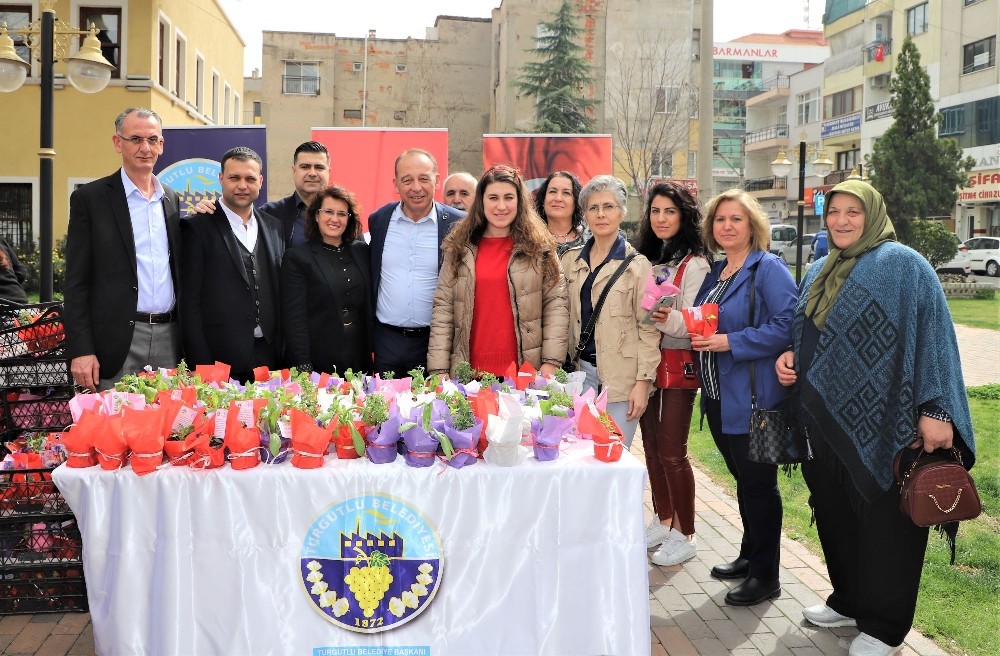 Başkan Akın kadınları unutmadı 