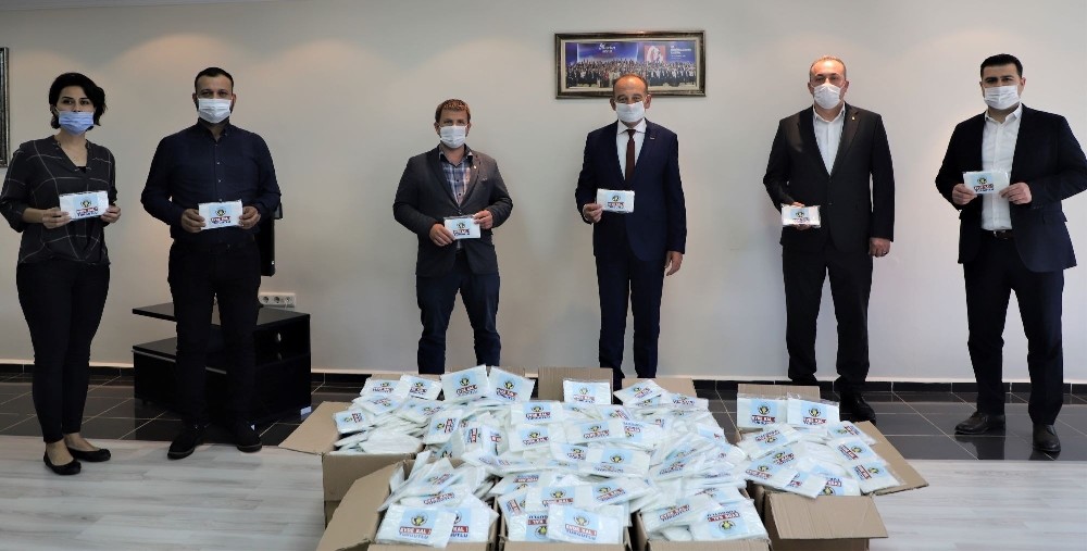 Başkan Akın’dan 25 bin maske desteği 