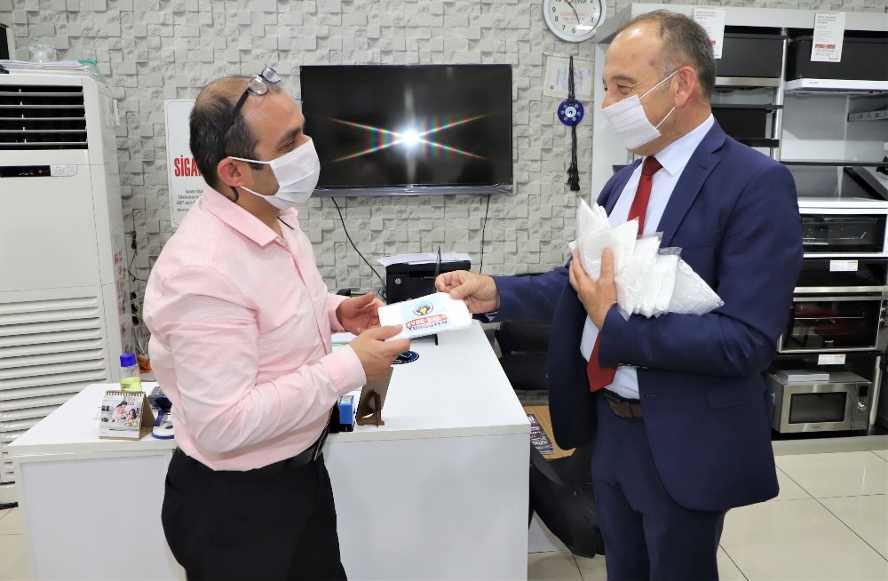 Başkan Akın’dan Bayram tebriği ve maske hediyesi 