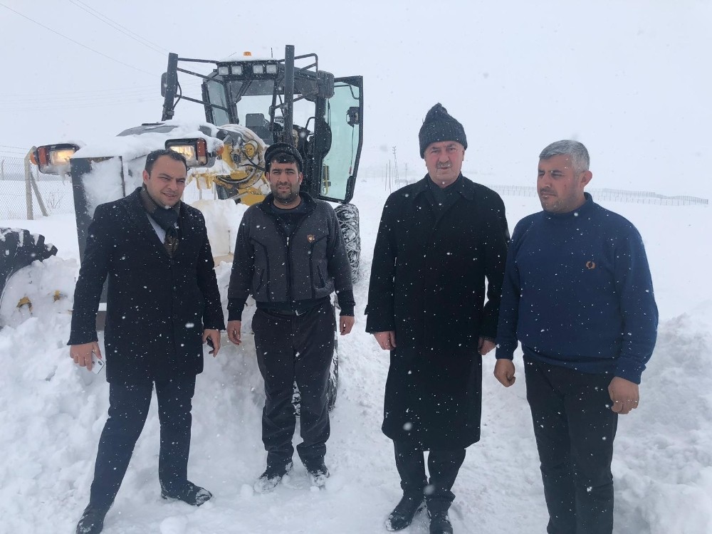 Başkan Akman, yol açma çalışmalarını yerinde inceledi 
