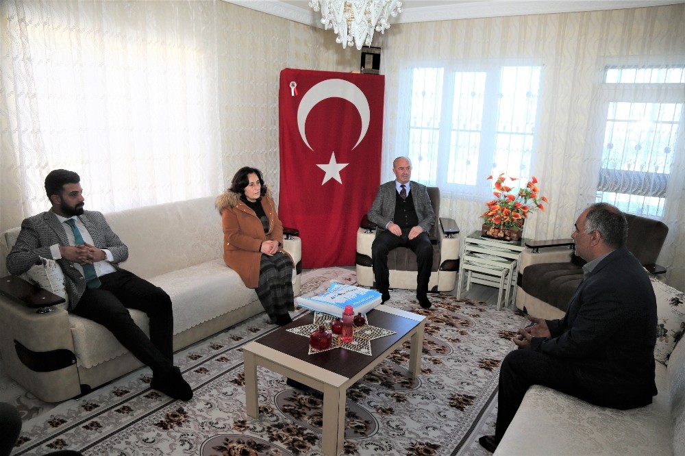 Başkan Akman’dan şehit ailelerine ziyaret 