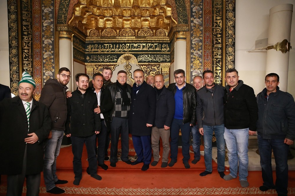 Başkan Aktaş seçimin ardından güne Ulucami’de sabah namazıyla başladı 