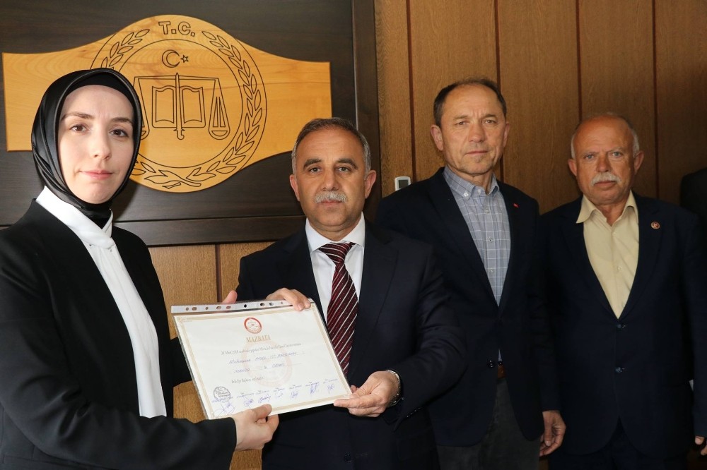 Başkan Akyol mazbatasını aldı 