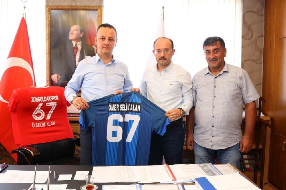 Başkan Alan’a Kardemir Karabükspor forması 