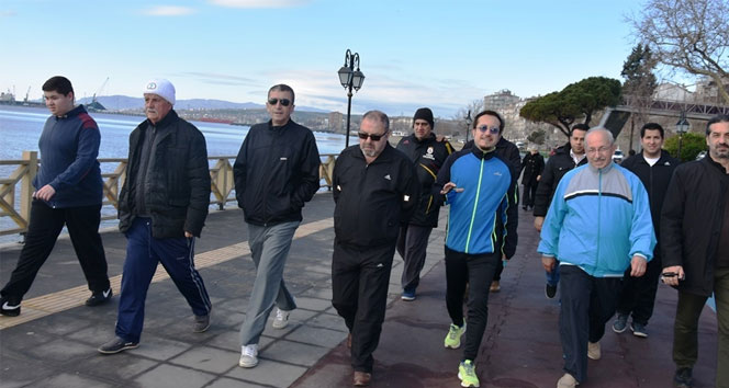 Başkan Albayrak gazetecilerle yürüdü