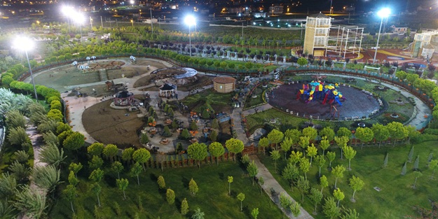 Başkan Altay çiçek bahçesindeki gece çalışmalarını inceledi