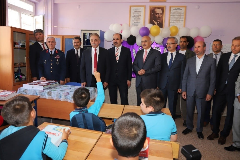 Başkan Altay: “Gençlerimiz Türkiye’yi geleceğe taşıyacak” 