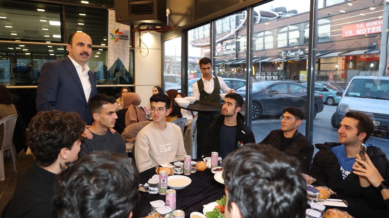 Başkan Altay iftarda üniversiteli gençlerle buluştu