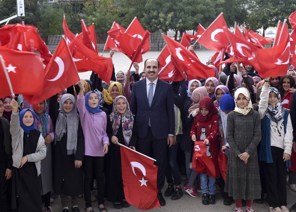 Başkan Altay, karne alan öğrencileri tebrik etti 