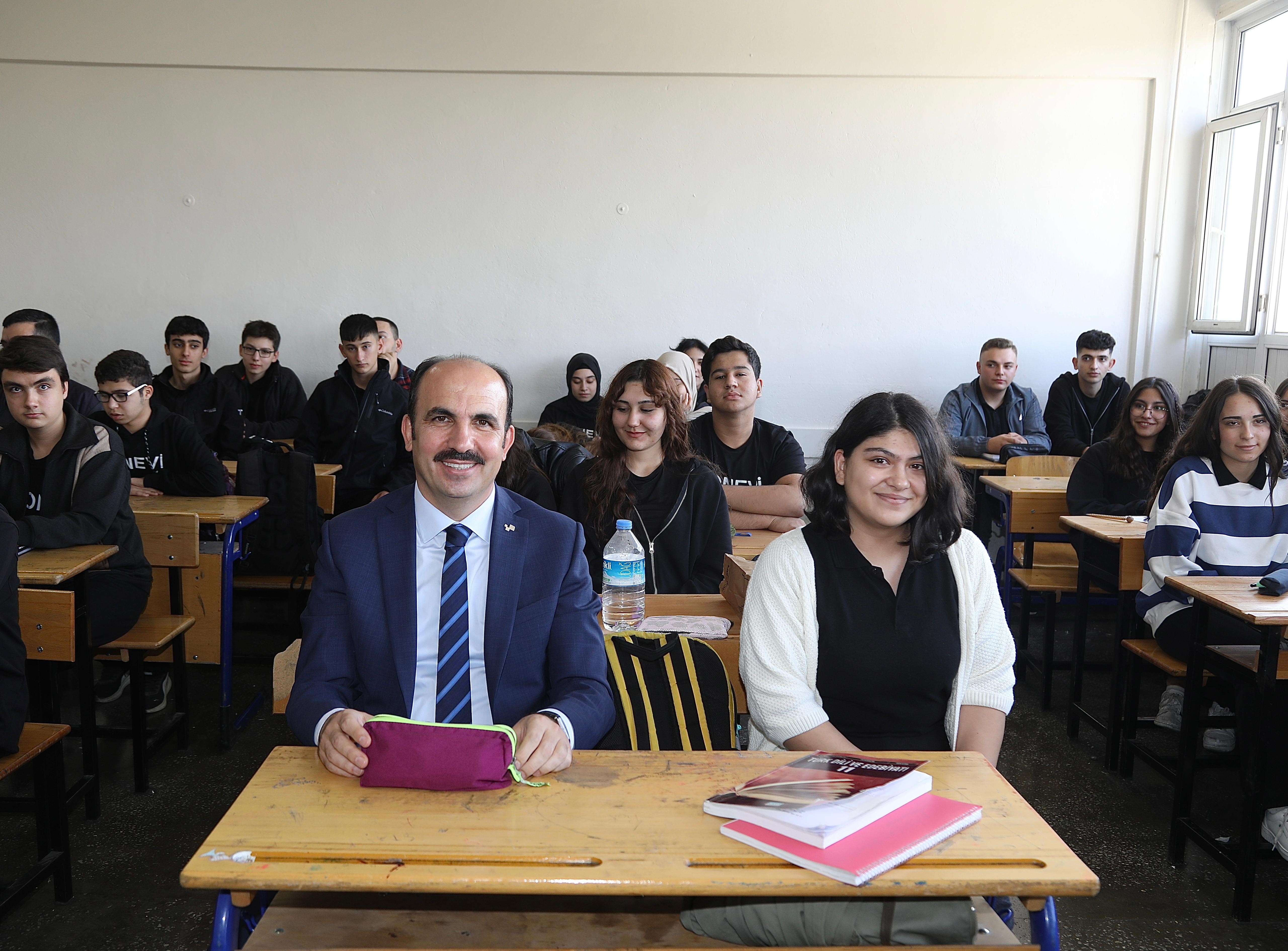 Başkan Altay lise öğrencileriyle buluştu