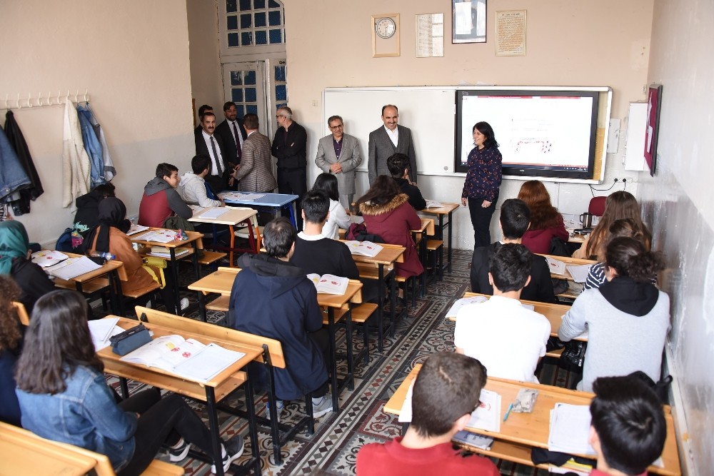 Başkan Altay mezun olduğu lisede anılarını tazeledi 