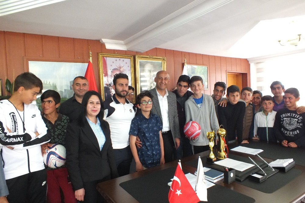 Başkan Altın, başarılı sporcuları ağırladı 
