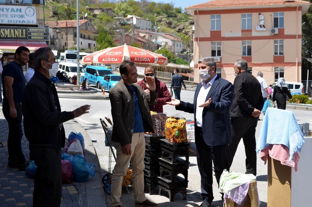 Başkan Altun pazar yerinde önlemleri denetledi 