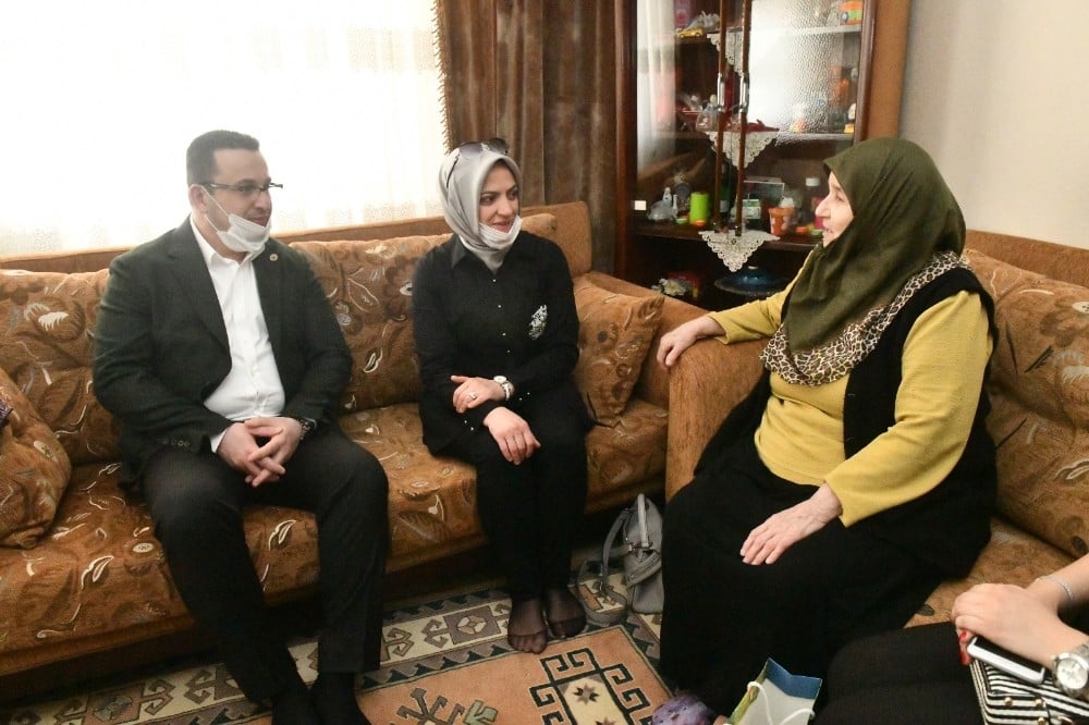 Başkan anneleri unutmadı 