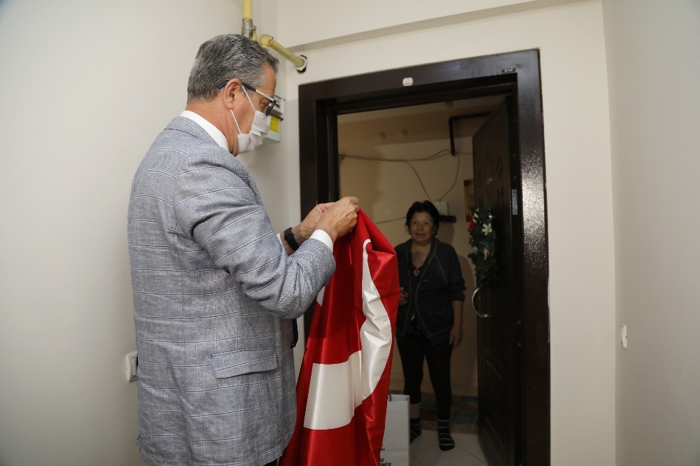 Başkan Arda’dan bayrak sürprizi 