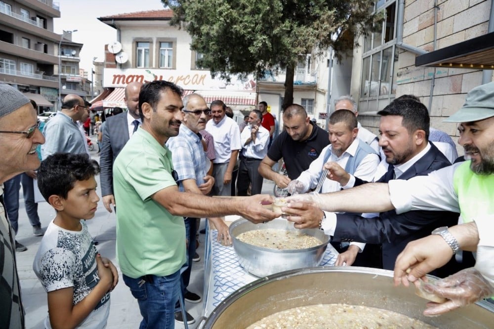 Başkan Arı, Beşir Derneği aşure etkinliğine katıldı 
