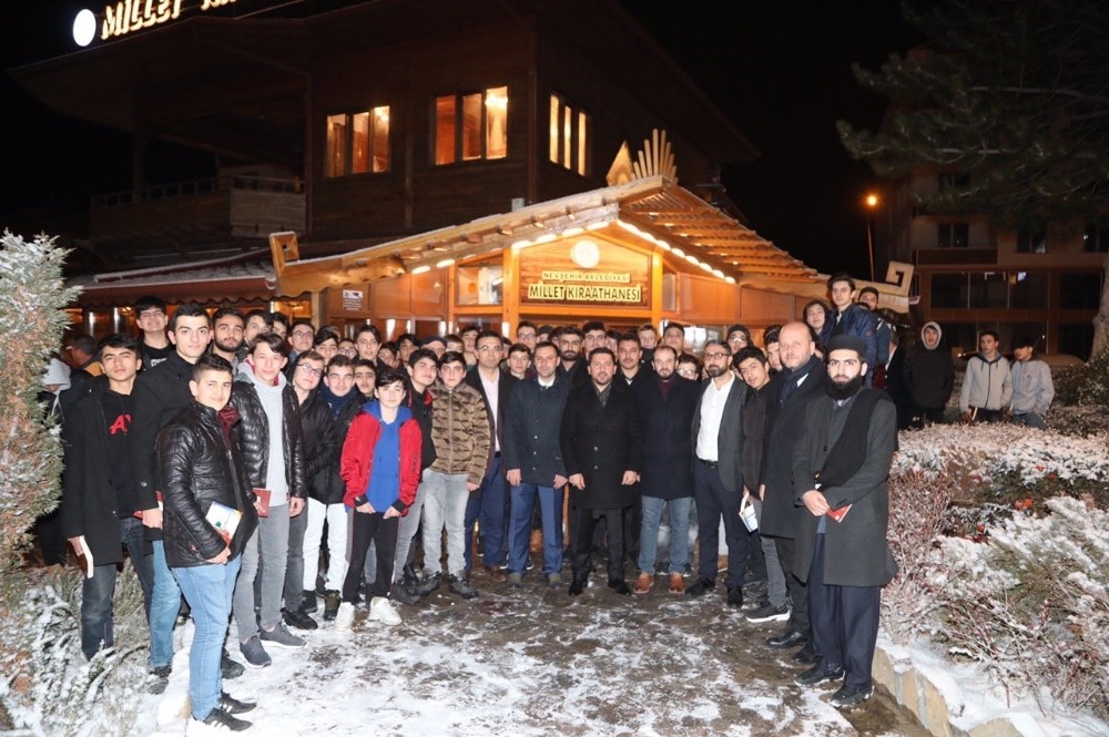 Başkan Arı, İmam Hatipli gençlerle buluştu 