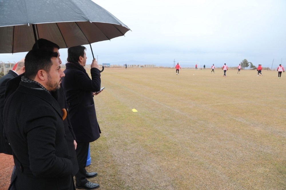 Başkan Arı, Nevşehir Belediyespor antrenmanını izledi 