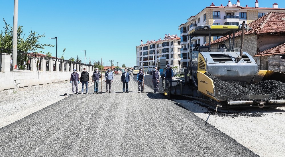 Başkan, asfalt çalışmalarını inceledi 