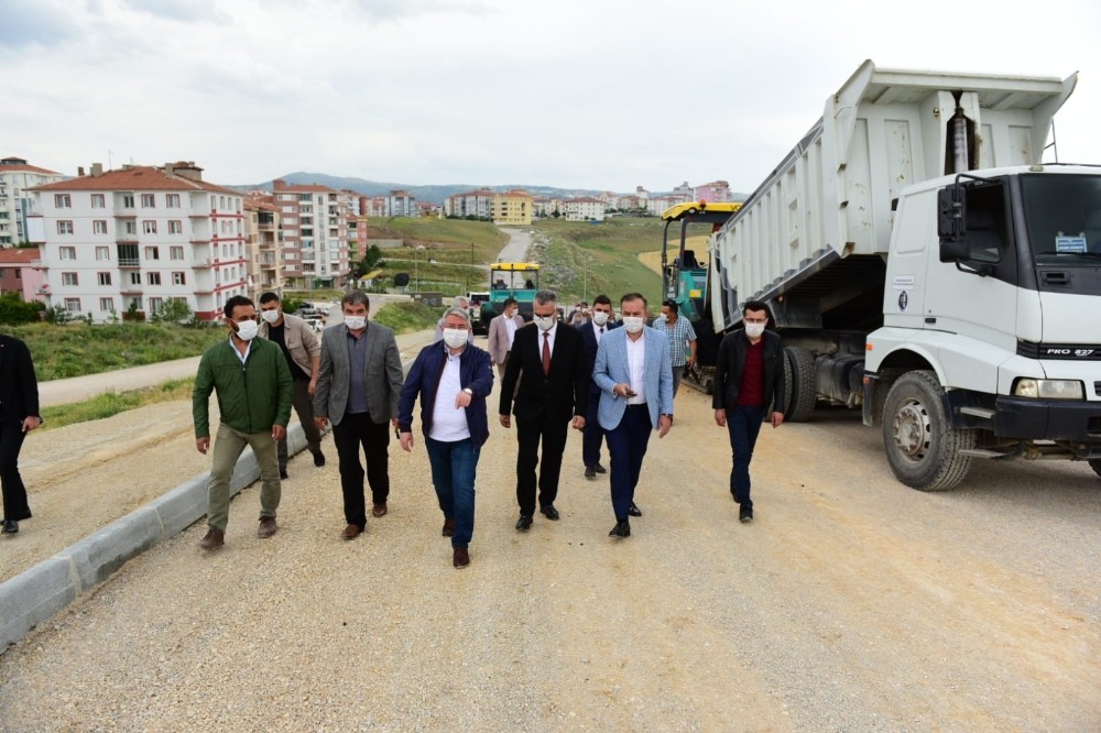 Başkan Aşgın KKS’de yol yapım çalışmalarını inceledi 