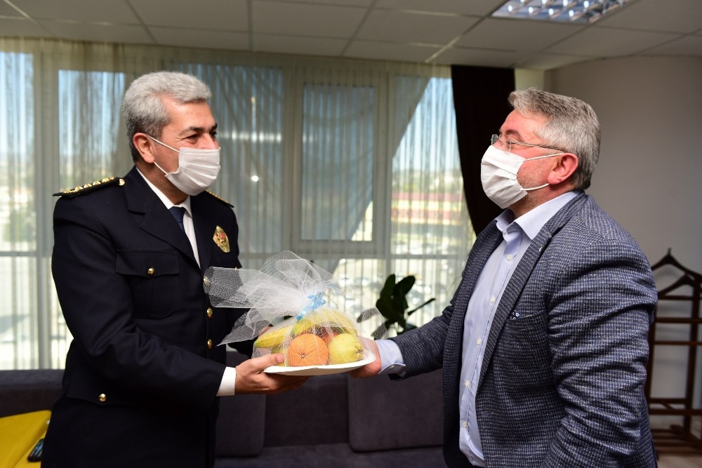Başkan Aşgın’dan meyveli kutlama 