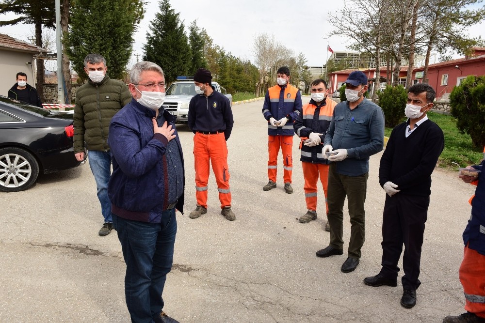 Başkan Aşgın’dan temizlik işleri personeline moral ziyareti 