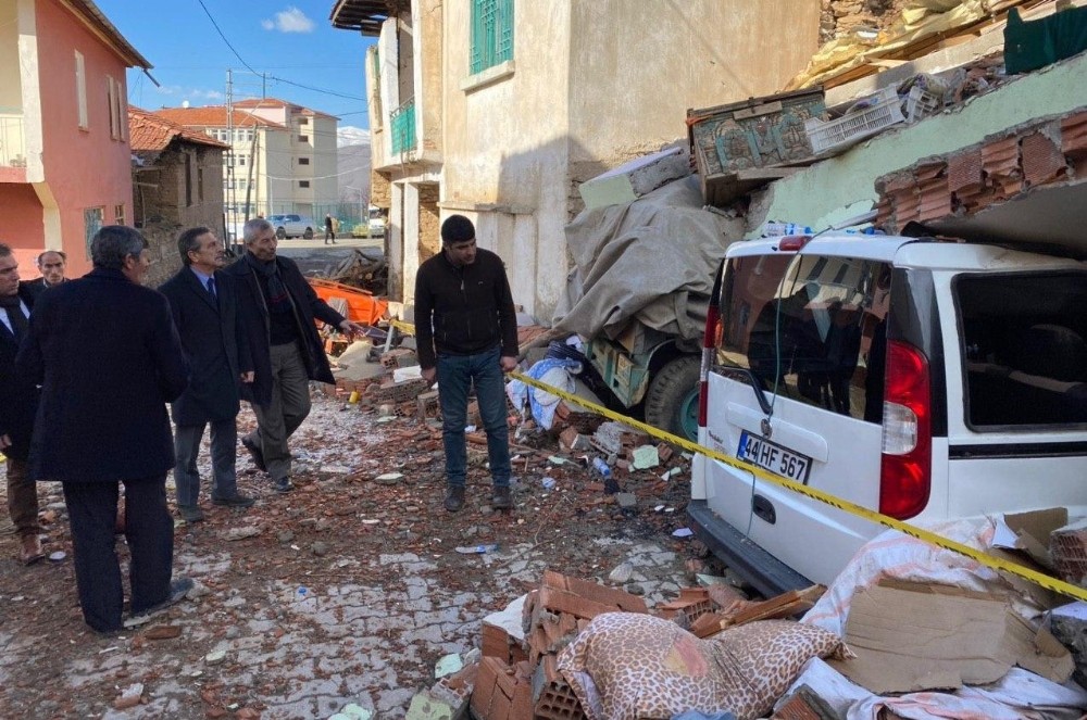 Başkan Ataç deprem bölgesinde 