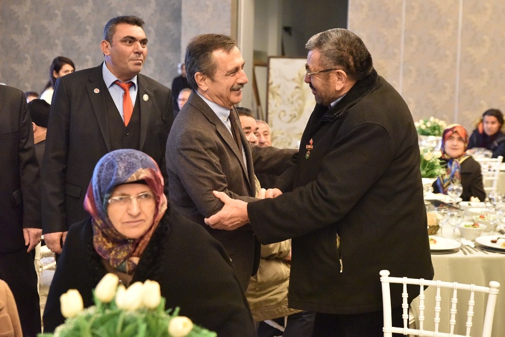 Başkan Ataç muhtarlar, gaziler, gazi ve şehit yakınlarıyla bir araya geldi 