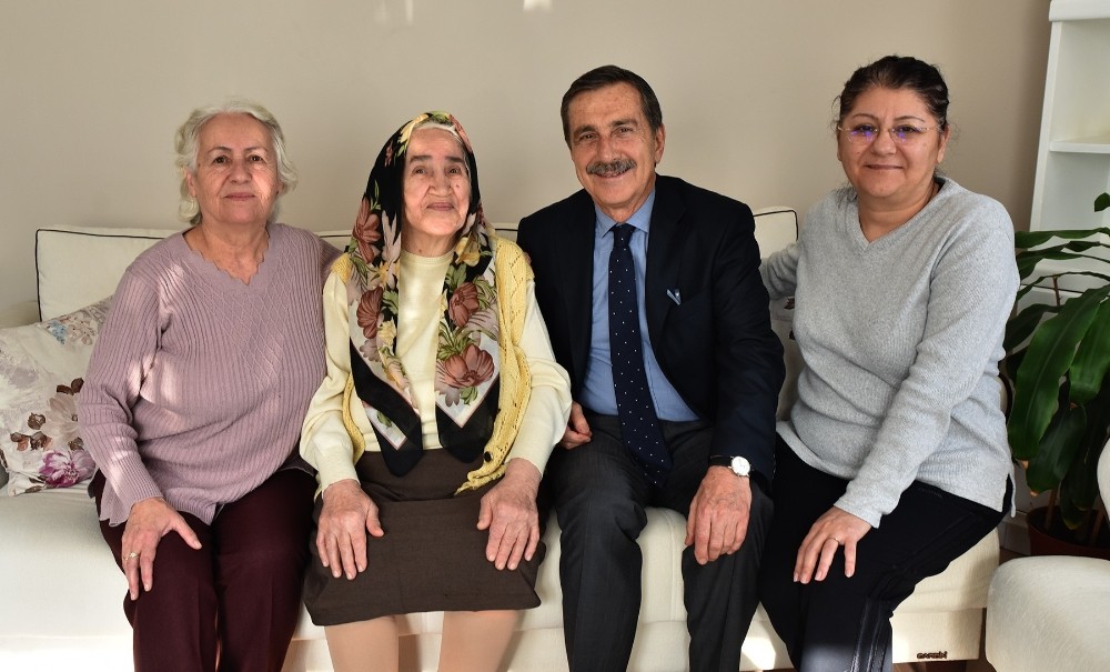 Başkan Ataç yaşlıları yalnız bırakmıyor 