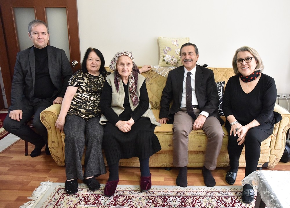 Başkan Ataç’tan 96 yaşındaki Hanife nineye ziyaret 