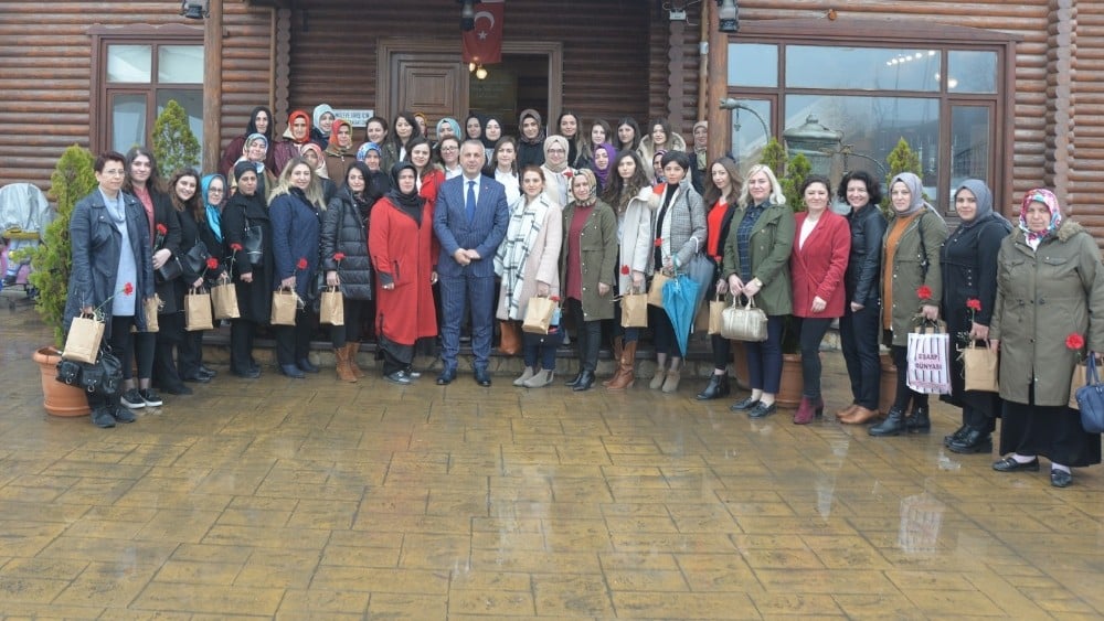 Başkan Babaoğlu kadın personelleri unutmadı 
