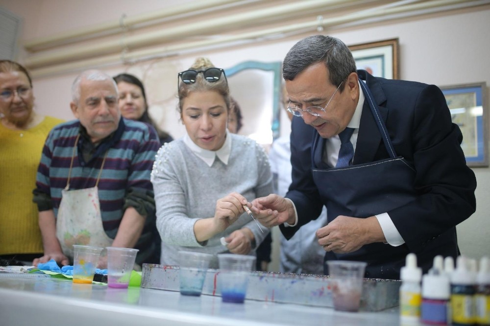 Başkan Batur’dan kursiyerlere sürpriz ziyaret 
