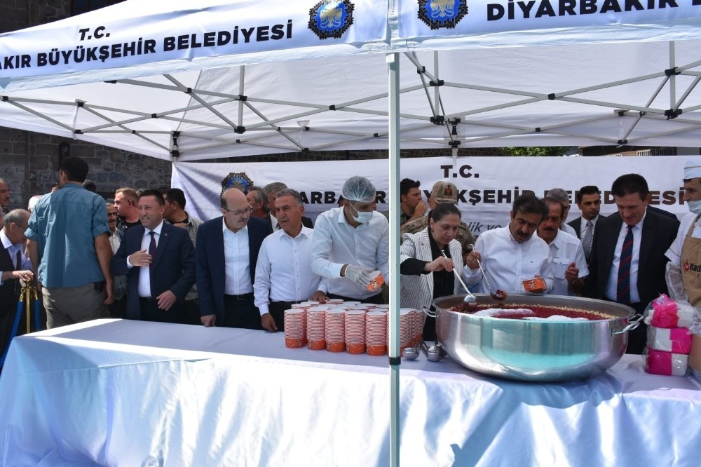 Başkan Beyoğlu aşure ikramına katıldı 