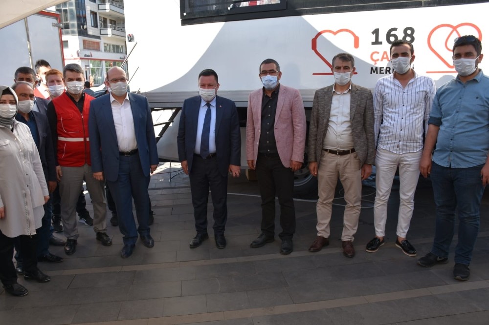 Başkan Beyoğlu Kızılay’a kan bağışında bulundu 