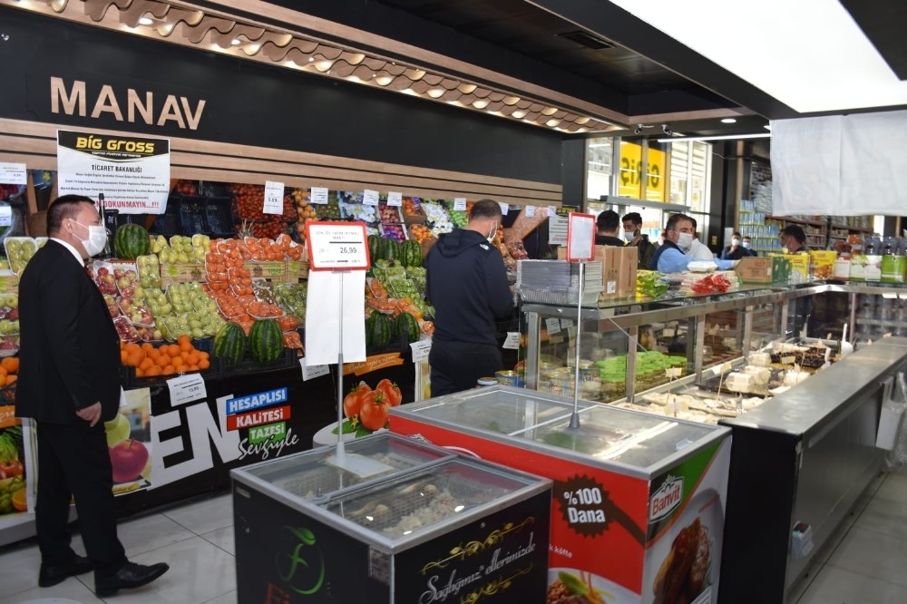 Başkan Beyoğlu marketleri denetledi 