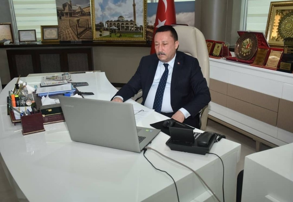 Başkan Beyoğlu, video konferansla belediyenin hizmetlerini anlattı 
