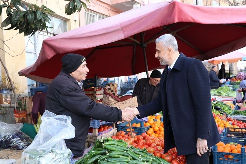 Başkan Biçer pazar esnafını ziyaret etti 