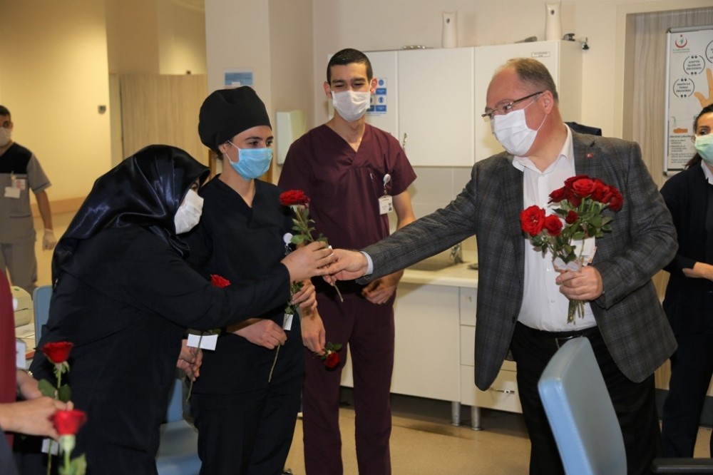 Başkan Bilgin hemşireleri unutmadı 
