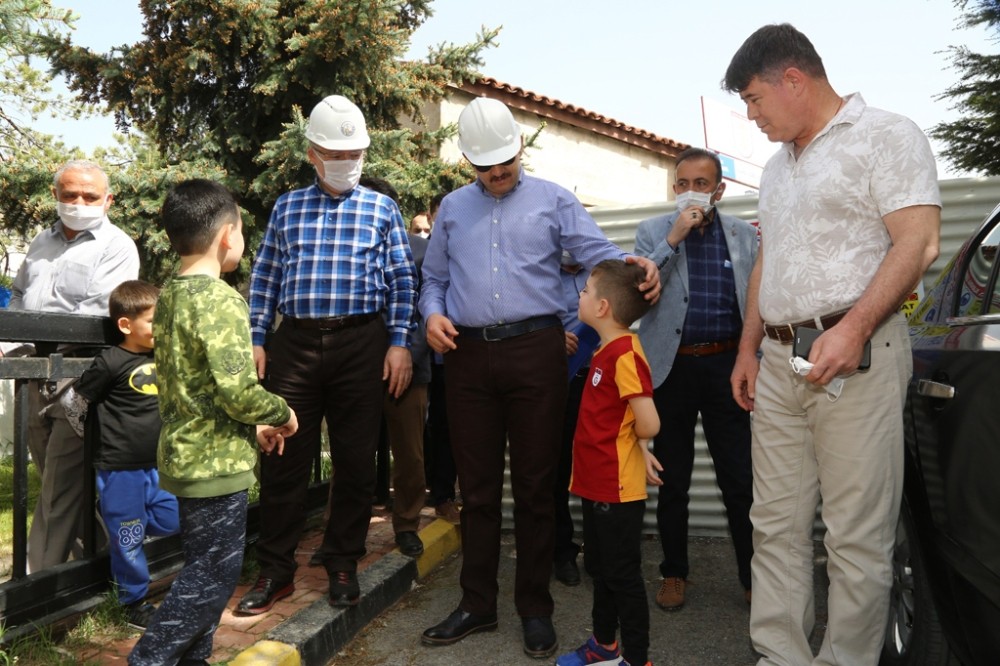 Başkan Bilgin’den minik yiğidolara sevindiren hediye 