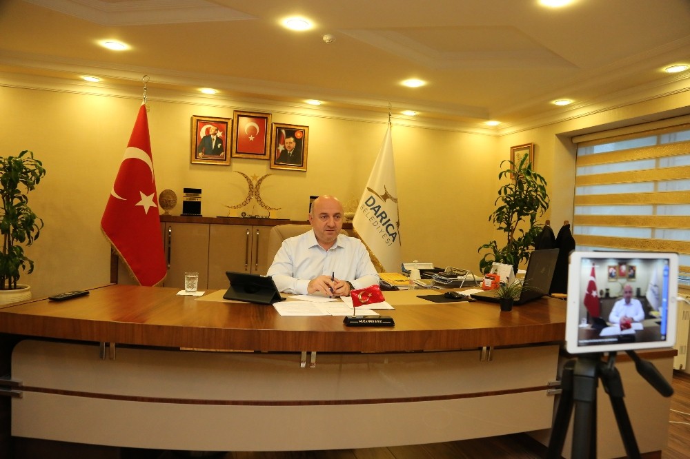 Başkan Bıyık vatandaşların sorularını canlı yayında cevapladı 