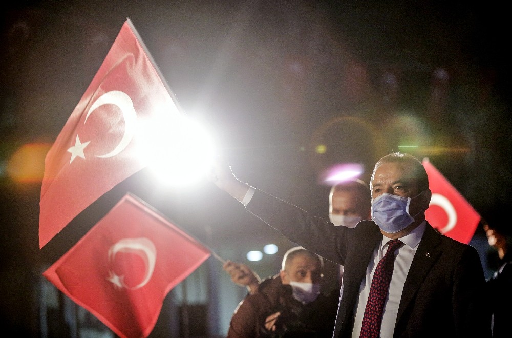 Başkan Böcek 23 Nisan’ı itfaiyecilerle birlikte kutladı 